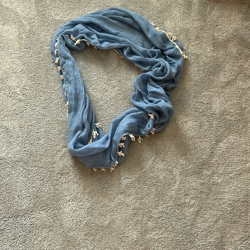 Women’s light wight infinity scarf.